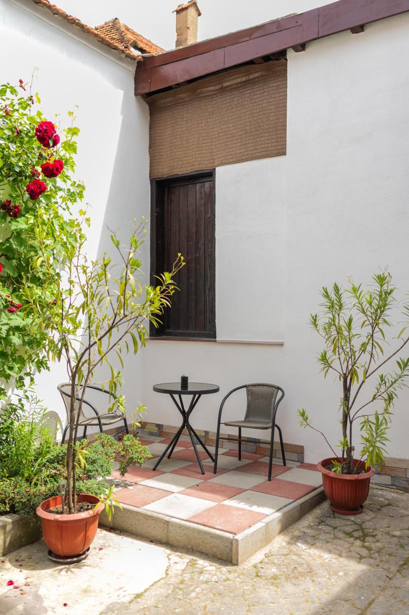 Fun House - Comfortable Stay With Garden And Near Parking Braşov Exterior foto